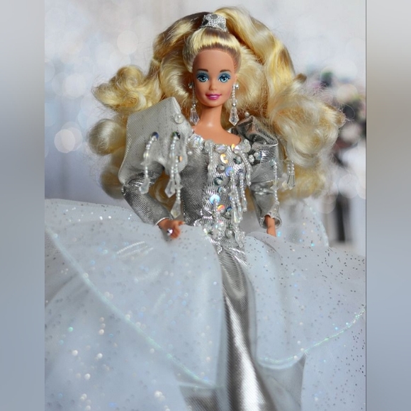 VINTAGE 1992 HOLIDAY BARBIE DOLL